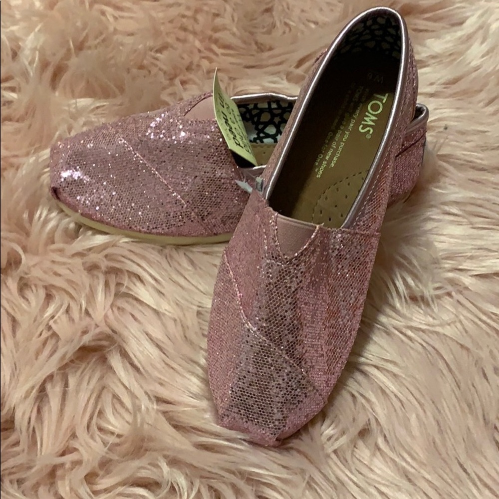 Pink Toms women’s